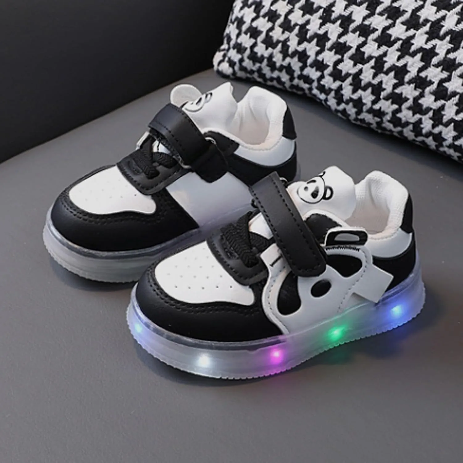 JINCAIHONG Kids Sneakers Light Up Shoes Baby Flashing Walking Slippers Glittery Shoes for Toddler Girls Boys