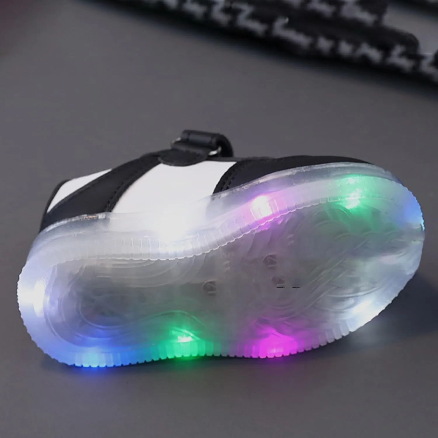 JINCAIHONG Kids Sneakers Light Up Shoes Baby Flashing Walking Slippers Glittery Shoes for Toddler Girls Boys
