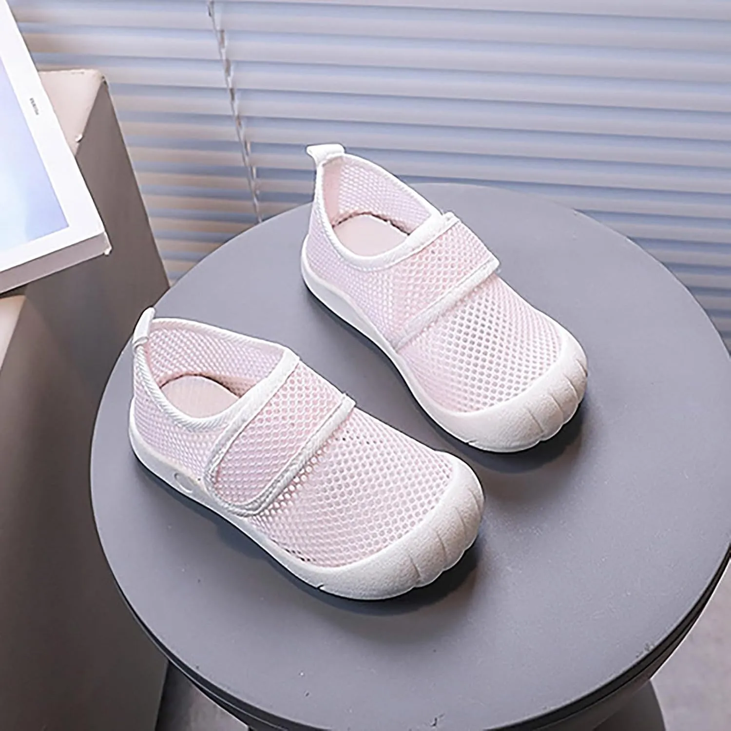 Summer New Hollowed Breathable Mesh Shoes Boys Baotou Anti Kick Sandals Girls Solid Color Beach Shoes Takeaway Sandal