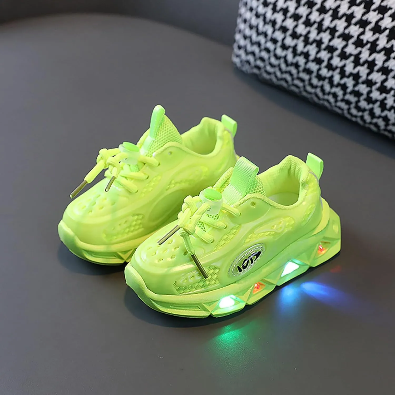 Toddler Boys Girls Light Up Shoes Unisex Led Flashing Mesh Breathable Non-Slip Cute Running Flat Sneakers for Kids
